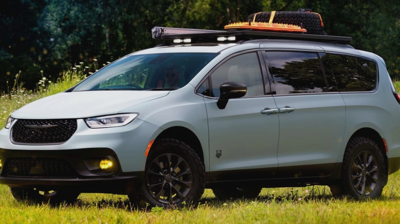 chryslers overlanding van concept has the coolest badge ever 68a8c0fe6da21