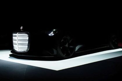 mercedes benz teases an even bigger light up grille 68ed0d840cb38