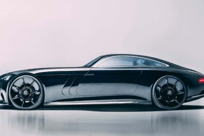 mercedes finally made its big illuminated grille look good 68ee03a6cd0be