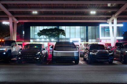 more americans want evs despite the end of the tax credit 691452ef6925d