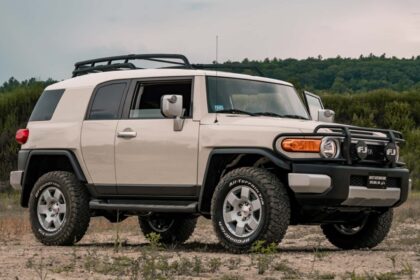 this toyota fj cruiser took 1000 hours to restore it looks gorgeous 69122fc7e8a9a
