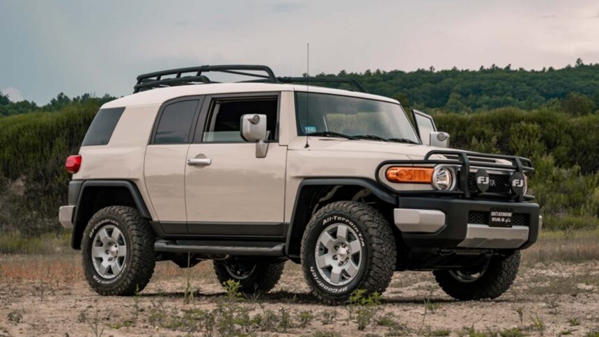 this toyota fj cruiser took 1000 hours to restore it looks gorgeous 69122fc7e8a9a
